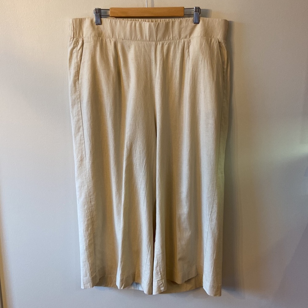 Women's Wide-Leg Cropped Pants in Light Beige - Picture 3 of 12